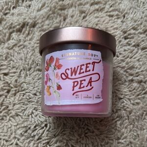 Signature Soy Sweet Pea Scented Candle